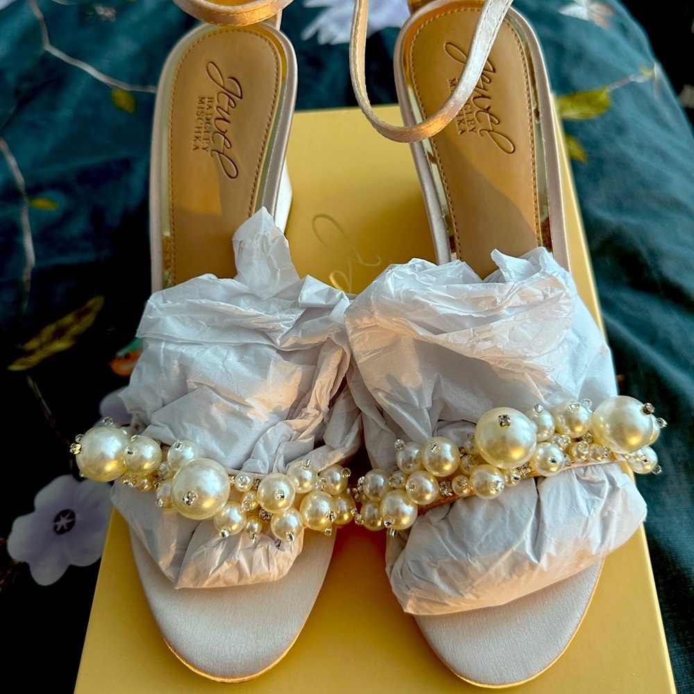 Badgley Mischka wedges, size 8 - brand new, never worn
